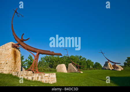 Sculptures à la célébration Oodena Circle à La Fourche, un lieu historique national, la Ville de Winnipeg, Manitoba, Canada. Banque D'Images