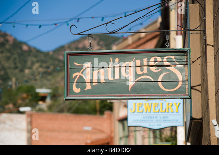 Signe antique à Bisbee en Arizona, une ancienne ville minière (cuivre) rebondir comme une communauté d'artiste Banque D'Images