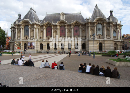 Square en face du Palais des Beaux Arts Lille France Banque D'Images