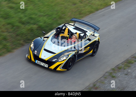 Lotus 2-Eleven, modèle année 2007-, noir-jaune, conduite, déménagement, la diagonale de l'avant, vue frontale, country road Banque D'Images