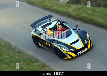 Lotus 2-Eleven, modèle année 2007-, noir-jaune, conduite, déménagement, la diagonale de l'avant, vue frontale, country road Banque D'Images