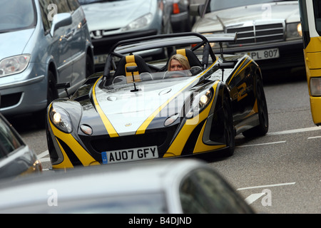 Lotus 2-Eleven, modèle année 2007-, noir-jaune, la conduite, l'article, le maintien, la diagonale de l'avant, vue frontale, Ville Banque D'Images