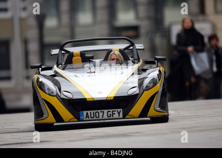 Lotus 2-Eleven, modèle année 2007-, noir-jaune, conduite, déménagement, la diagonale de l'avant, vue frontale, Ville Banque D'Images