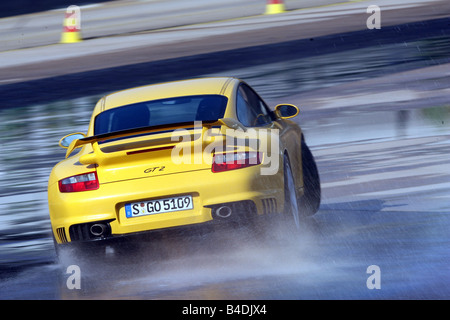 Porsche 911 GT2, l'année de modèle 2007-, jaune, la conduite, la diagonale de l'arrière, vue arrière, test track, Drift, drifting, l'eau, l'Aquap Banque D'Images