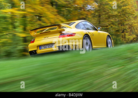 Porsche 911 GT2, l'année de modèle 2007-, jaune, conduite, déménagement, la diagonale de l'arrière, vue arrière, country road Banque D'Images