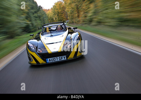 Lotus 2-Eleven, modèle année 2007-, noir-jaune, conduite, déménagement, la diagonale de l'avant, vue frontale, country road Banque D'Images