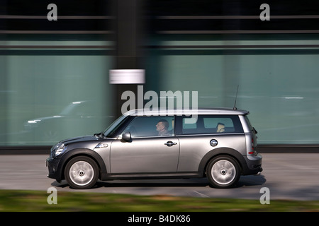 Mini Cooper S Clubman, l'année de modèle 2007-, anthracite, conduite, côté, vue sur la ville Banque D'Images