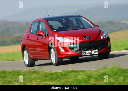 Peugeot 308 THP 150 Sport Plus, l'année de modèle 2007-, rouge, la conduite, la diagonale de l'avant, vue frontale, country road Banque D'Images