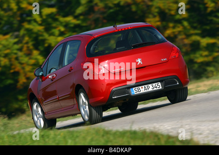 Peugeot 308 THP 150 Sport Plus, l'année de modèle 2007-, rouge, la conduite, la diagonale de l'arrière, vue arrière, country road Banque D'Images