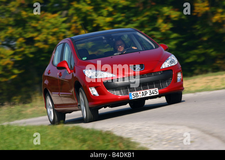 Peugeot 308 THP 150 Sport Plus, l'année de modèle 2007-, rouge, la conduite, la diagonale de l'avant, vue frontale, country road Banque D'Images