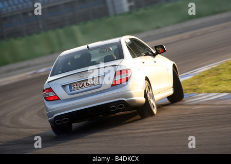 Mercedes C 63 AMG, l'année de modèle 2007, d'argent, la conduite, la diagonale de l'arrière, vue arrière, test track Banque D'Images