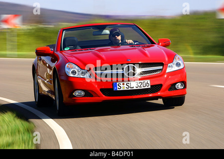 Mercedes SL 350, l'année de modèle 2008-, rouge, la conduite, la diagonale de l'avant, vue frontale, country road, open top Banque D'Images