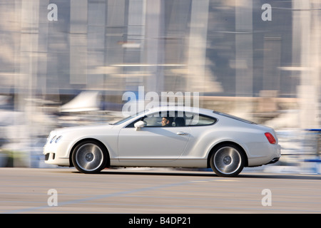 Bentley Continental GT Speed, l'année de modèle 2008-, blanc, la conduite, la vue latérale, country road Banque D'Images