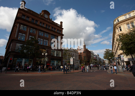 Immeubles de la banque à Castle Junction et Royal Avenue shopping centre-ville de Belfast en Irlande du Nord uk Banque D'Images