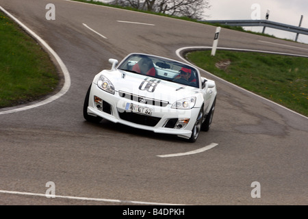 Irmscher Opel GTi40, l'année de modèle 2008-, blanc, open top, la conduite, la diagonale de l'avant, vue frontale, country road Banque D'Images