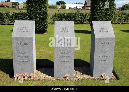 Trois piliers memorial à l'île d'Irlande Parc de la paix, Messines, Belgique. Banque D'Images