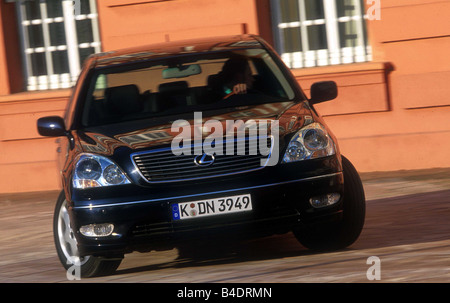 Voiture, Lexus LS 430, une limousine de luxe, environ s, l'année de modèle 2001-, noir, Ville, la conduite, la diagonale de l'avant, vue de face Banque D'Images