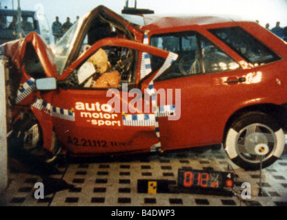 Voiture, la sécurité, les crash tests, petites env., Fiat Tipo, 1973, sans airbag Banque D'Images