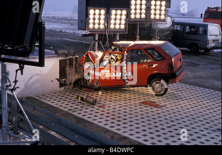 Voiture, la sécurité, les crash tests, petites env., Fiat Tipo, 1991, sans airbag Banque D'Images