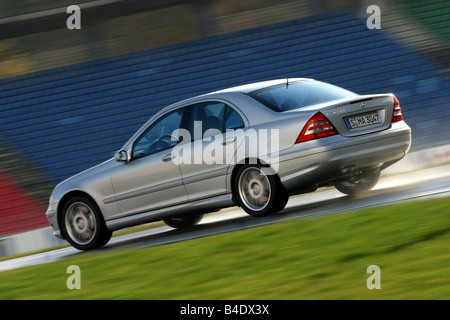 Voiture, Mercedes C 30 CDI AMG, l'année de modèle 2002, l'argent, la classe moyenne, d'optimisation, 231 PS, conduite, race track, test track, diagonal bof Banque D'Images