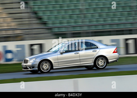 Voiture, Mercedes C 30 CDI AMG, l'année de modèle 2002, l'argent, la classe moyenne, d'optimisation, 231 PS, conduite, race track, test track, side view Banque D'Images