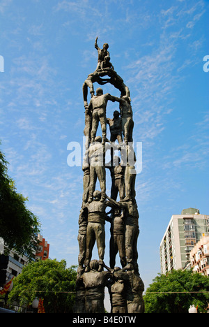 Un monument de castellers sur la Rambla Nova, à Tarragone, Catalogne, Espagne Banque D'Images