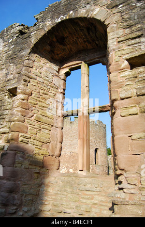 Chapelle ronde à travers la vitre à l'intérieur de Bailey, Ludlow Castle, Ludlow, Shropshire, Angleterre, Royaume-Uni Banque D'Images