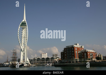 Ville de Portsmouth. L'Angleterre. L'ancien site HMS Vernon qui est aujourd'hui convertie à la complexe GUNWHARF QUAYS. Banque D'Images