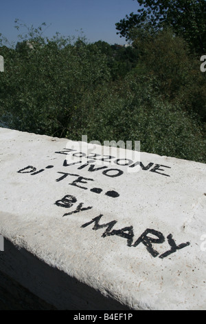 Peine d'amour écrit sur graffiti mur pont Milvio, Rome Banque D'Images