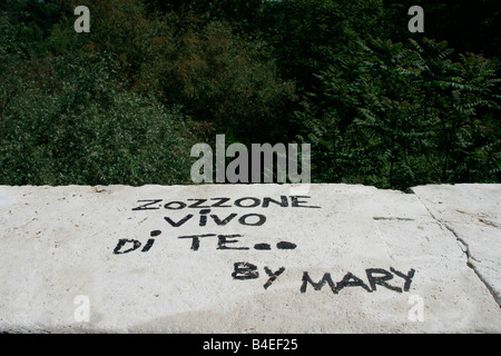 Peine d'amour écrit sur graffiti mur pont Milvio, Rome Banque D'Images