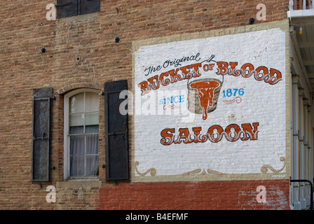 Seau de sang Saloon signe en C Street à Virginia City NEVADA USA Banque D'Images