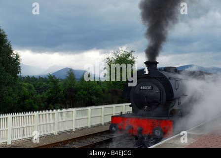 L'austérité 0-6-0ER 68030 construite en 1952 à Leeds restauré et prêté par le Trust pour la préservation de la classe 4 de la Strathspey Railway Banque D'Images