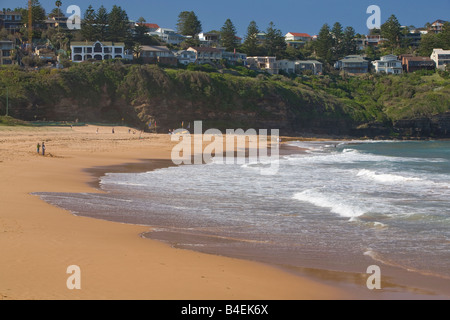 Maisons sur la plage donnant sur bilgola beach,l'un des célèbres plages du nord de Sydney, Australie Banque D'Images