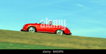 Voiture, Porsche 356 Carrera UN Speedster, année modèle 1955-1958, cabriolet, rouge, capote, ouvrir, voiture d'époque, années 50, années 50 Banque D'Images