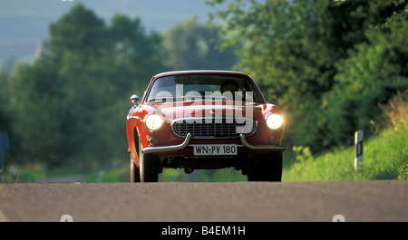 Voiture, Volvo P 1800 S, l'année de modèle 1963, voiture d'époque, années 60, années 60, rouge, coupé, coupé, la conduite, la diagonale avant, vue avant, Banque D'Images