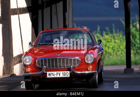 Voiture, Volvo P 1800 S, l'année de modèle 1963, voiture d'époque, années 60, années 60, rouge, coupé, coupé, debout, la diagonale avant, vue de face Banque D'Images