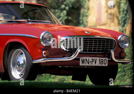 Voiture, Volvo P 1800 S, l'année de modèle 1963, voiture d'époque, années 60, années 60, rouge, coupé, coupé, debout, la diagonale avant, vue de face Banque D'Images