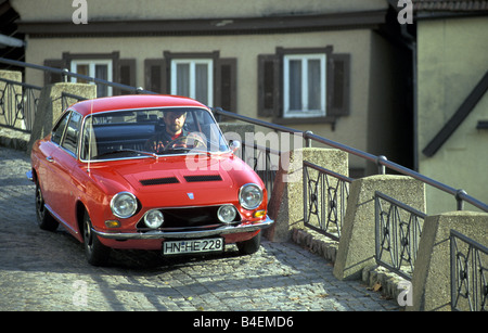 Location, Simca 1200 S 916, année modèle 1967-1971, voiture d'époque, années 60, années 60, années 70, années 70, rouge, coupé, coupé, debout, di Banque D'Images