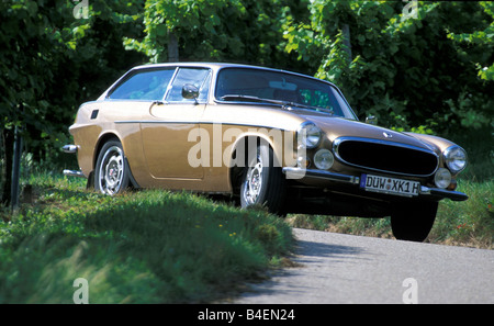 Voiture, Volvo P 1800 ES, l'année de modèle 1971-1973, ancienne, années 70, années 70, la conduite, la diagonale avant, vue de face, vue de côté, road, co Banque D'Images