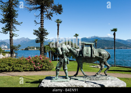 Monument aux troupes alpines sur la promenade de Stresa à vers Isole Borromee, Lac Majeur, Italie Banque D'Images