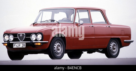 Voiture, Alfa Romeo Giulia 1600, berline, rouge, l'année de modèle d'environ 1962-1979, voiture d'époque, années 60, années 60, années 70, années 70, debout, Banque D'Images