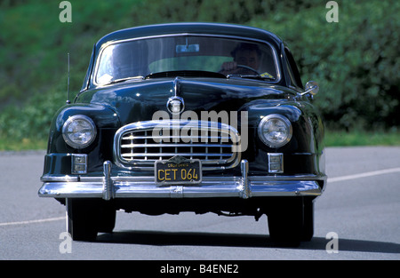 Voiture, Nash l'Ambassadeur, l'année de modèle 1949, vert-foncé, berline, voiture d'époque, années 40, mi quarantaine, rationalisée, location de corps, Body Shop, carri Banque D'Images