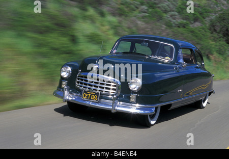 Voiture, Nash l'Ambassadeur, l'année de modèle 1949, vert-foncé, berline, voiture d'époque, années 40, mi quarantaine, rationalisée, location de corps, Body Shop, carri Banque D'Images