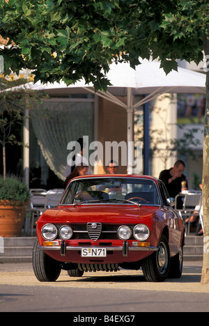 Voiture, Alfa Romeo GT Veloce 1750 Bertone, vintage car, l'année de modèle 1967-1972, années 60, années 60, années 70, années 70, coupé, cabriolet, rouge, Banque D'Images