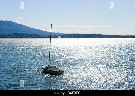 La location juste en mer à Belgirate, Lake Maggiore, Piémont, Italie Banque D'Images