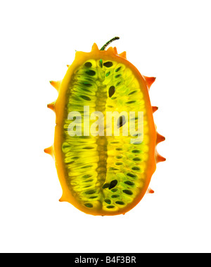 KIWANO frais melon à cornes pointes spike tranche tranches de semences transparence transparent light studio cut Banque D'Images