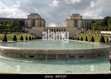 Fontaine au Palais de Chaillot à Paris France Banque D'Images