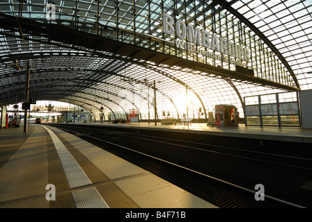 La gare centrale "Hauptbahnhof" gare, Berlin, Allemagne Banque D'Images