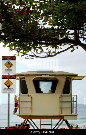 Lifeguard station sur Sunset Beach d'Oahu Hawaii Northshore Banque D'Images