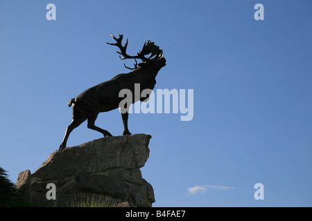 Érigé en 1925, le Caribou et le mémorial aux disparus dans le Parc commémoratif de Terre-Neuve, la Somme, France. Banque D'Images